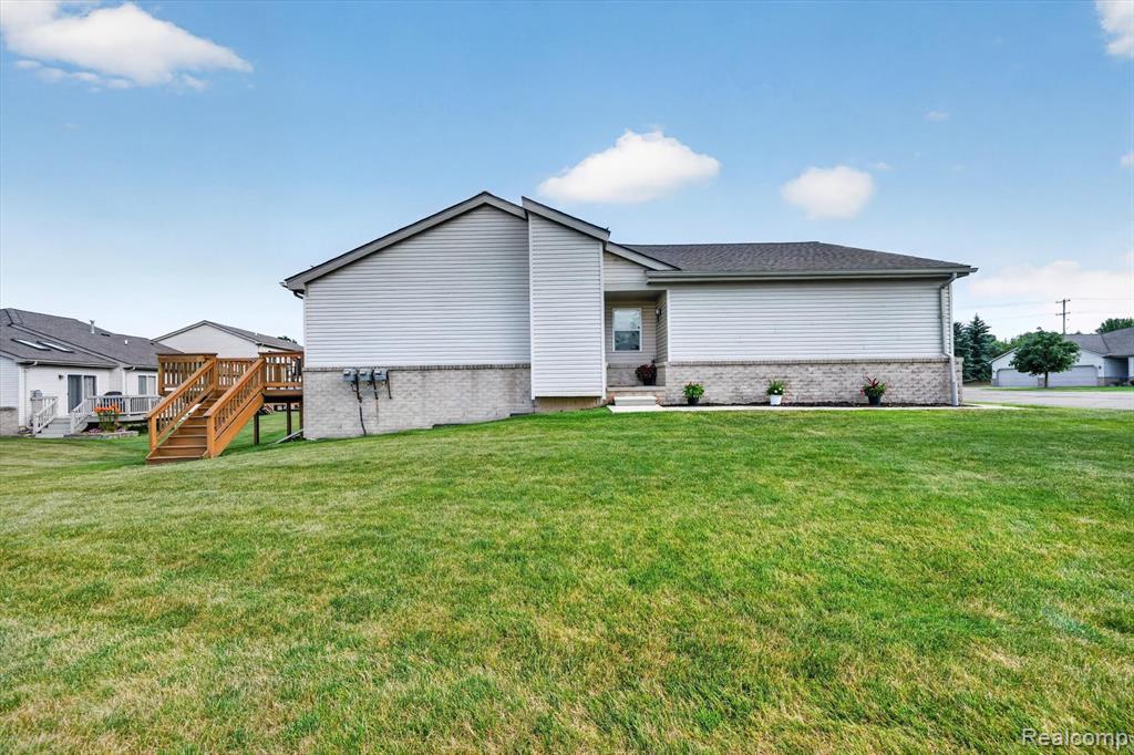 2011 Murray Street, Grand Blanc, MI 48439 — Photo 2