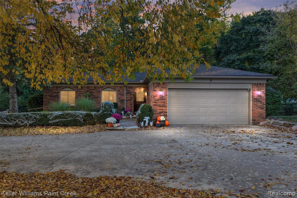 912 E Gunn Road, Rochester, MI 48306 — front exterior