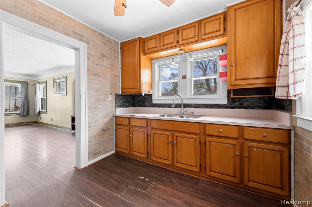 4841 Kempf Street, Waterford, MI 48329 — Photo 8