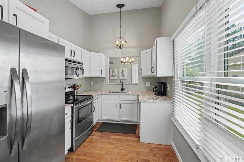 524 Mill Pond Drive, Fenton, MI 48430 — Photo 10