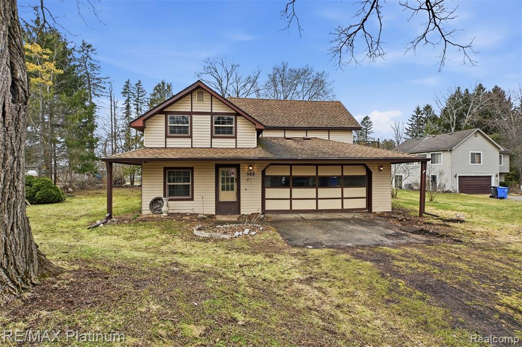 562 S Hughes Road, Howell, MI 48843 — front exterior