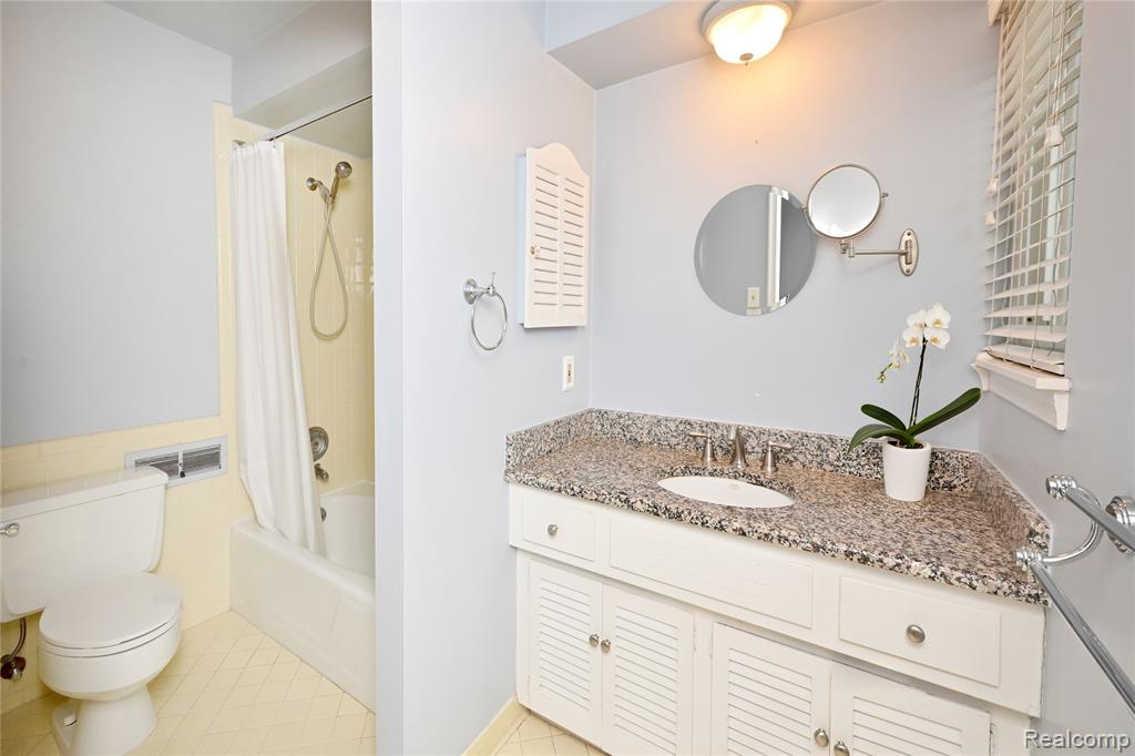 4043 W Maple, D 101, Bloomfield Hills, MI 48301 — Photo 19