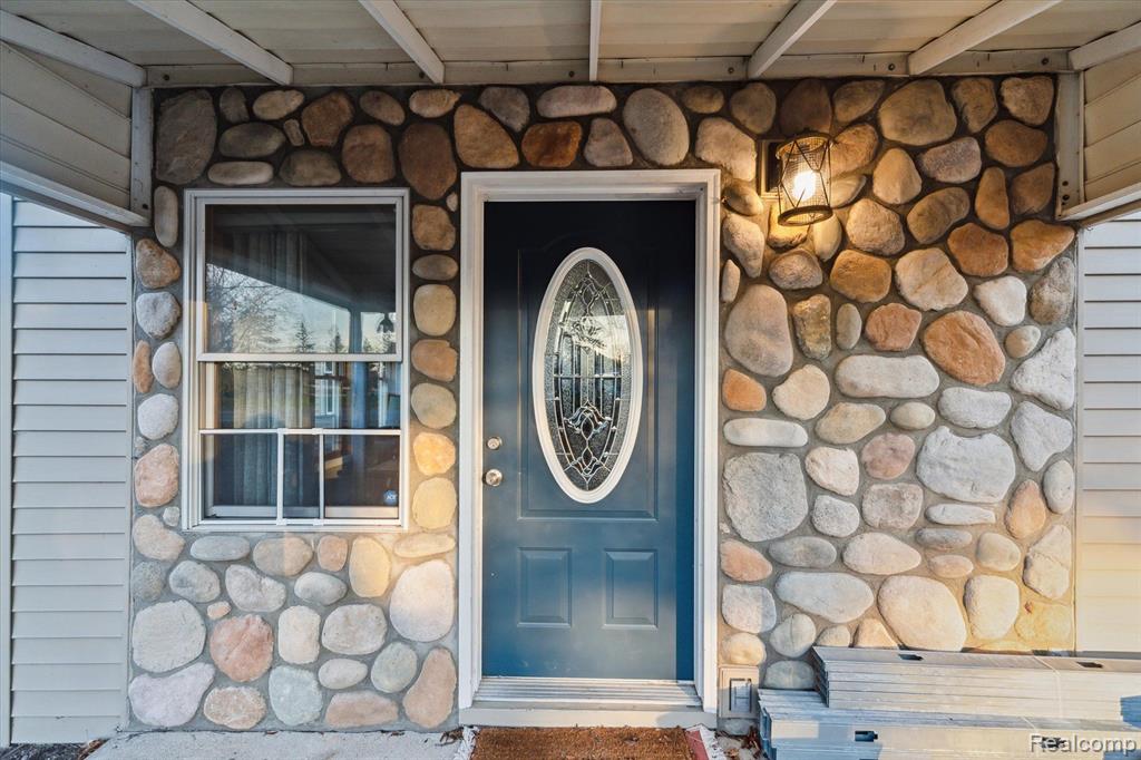 10524 N ANTCLIFF Road, Fowlerville, MI 48836 — Photo 31