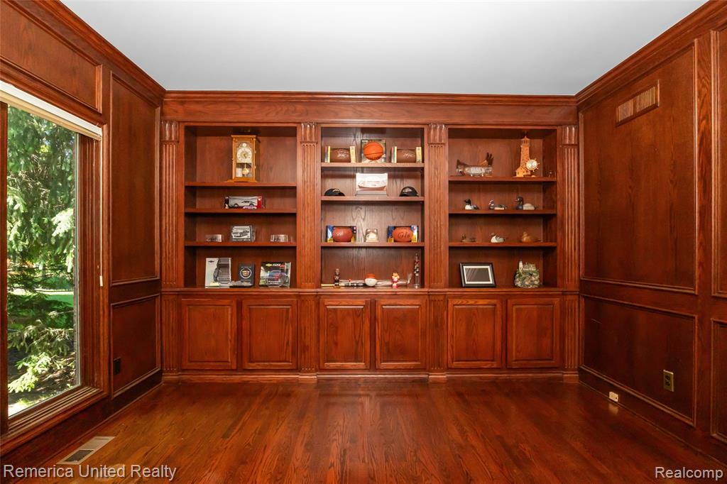 54501 Salem Drive, Shelby Twp, MI 48316 — Photo 11