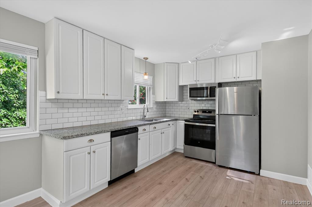 934 Harvard Road, Berkley, MI 48072 — Photo 12