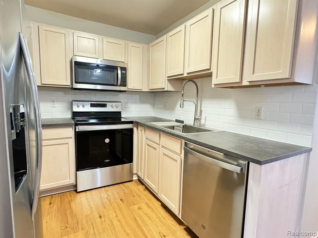 1877 LINDSAY Lane, Ann Arbor, MI 48104 — Photo 11