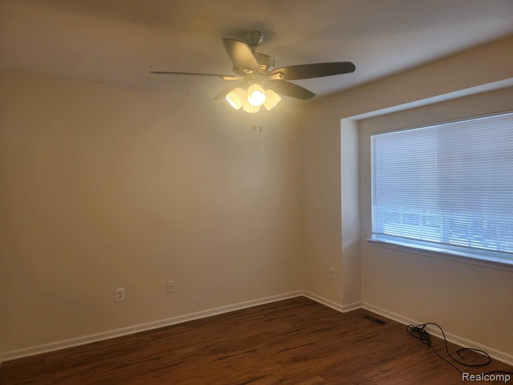 5457 Twin Oaks Drive, Sterling Heights, MI 48314 — Photo 20