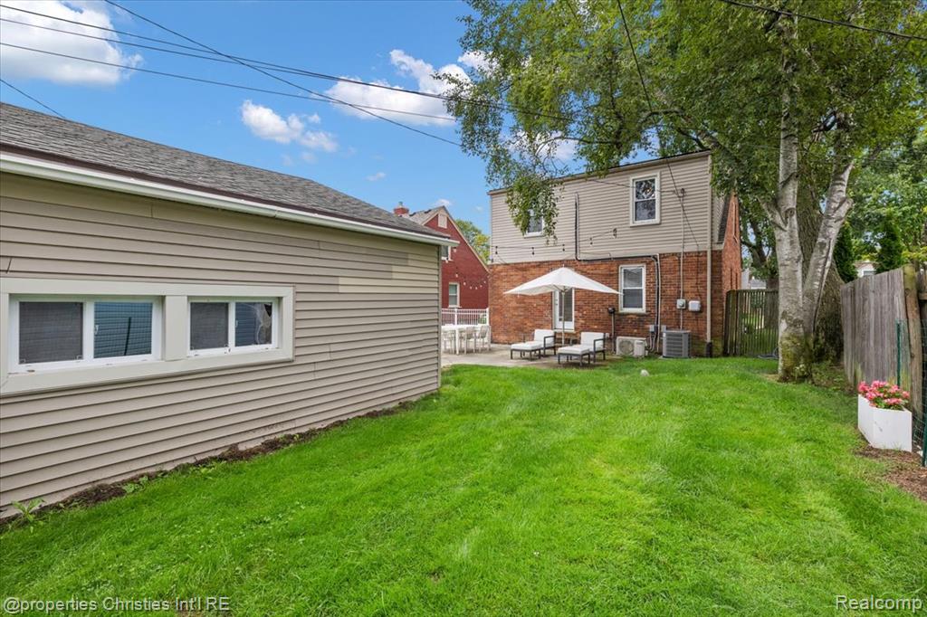559 E Southlawn Boulevard, Birmingham, MI 48009 — Photo 28