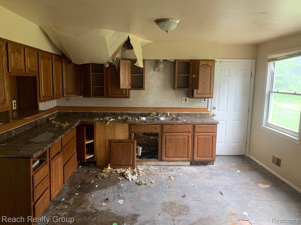 11320 GRANDVILLE Avenue - Photo 5