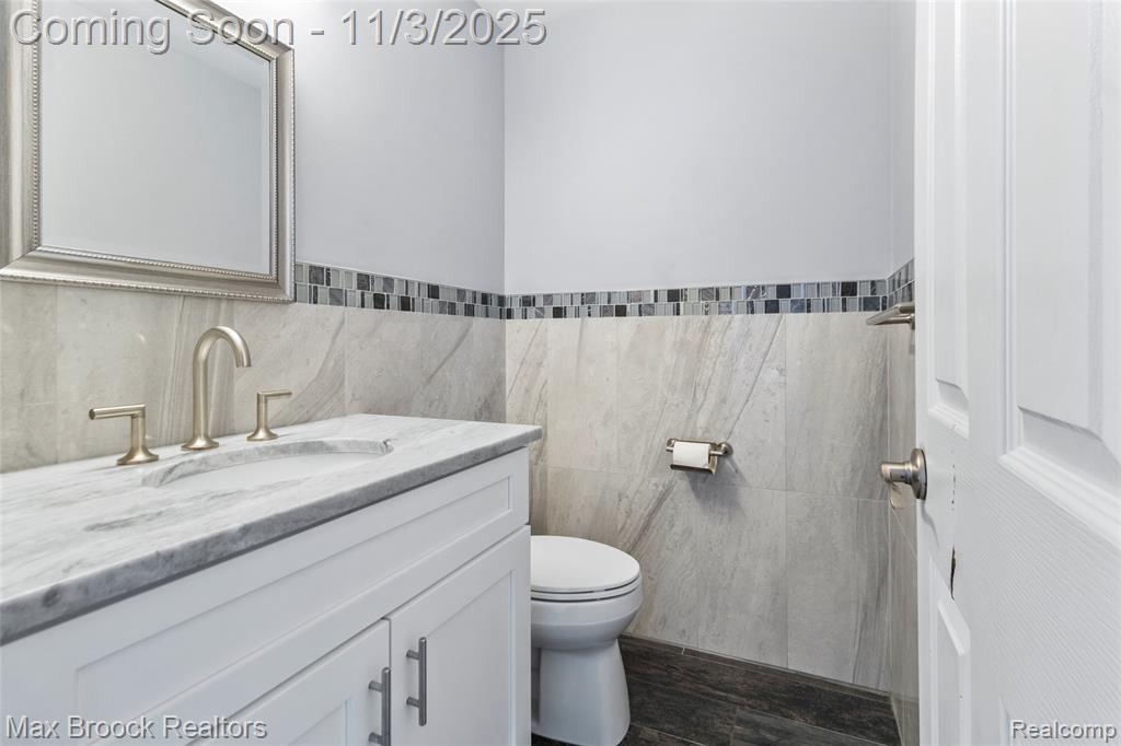 5366 Midchester Court, West Bloomfield, MI 48324 — Photo 18
