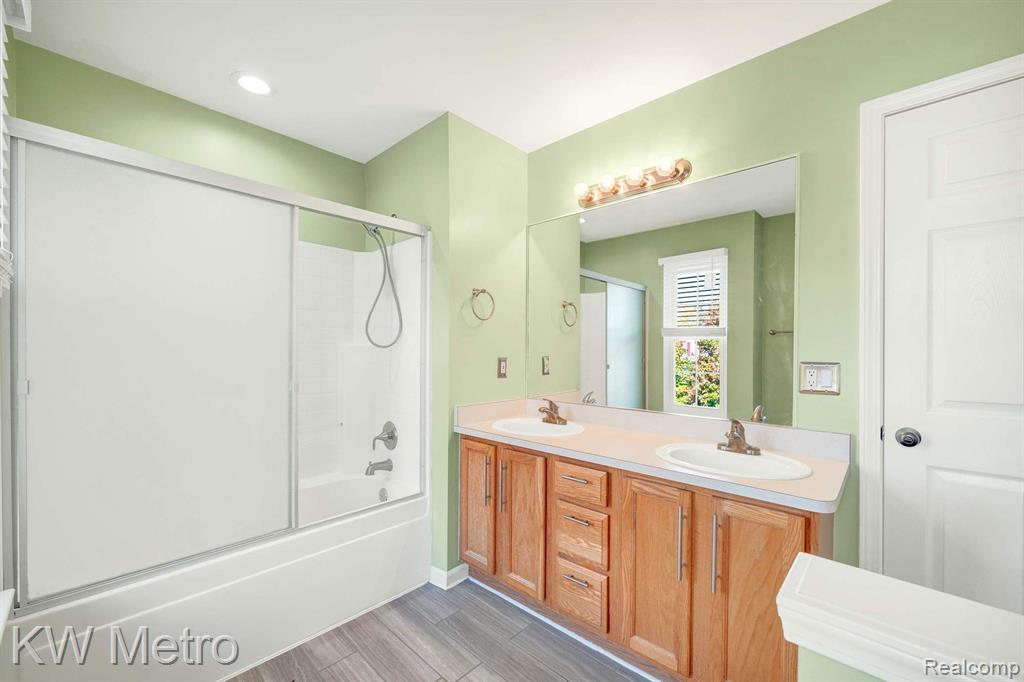 8590 BARRINGTON Drive, Ypsilanti, MI 48198 — Photo 42