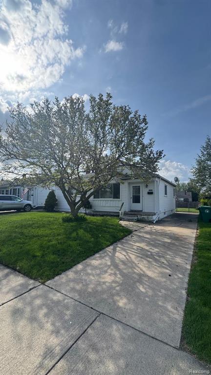 29455 Rosslyn Avenue, Garden City, MI — Photo 2