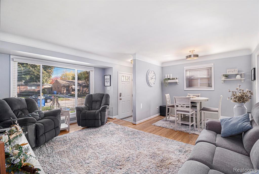 8455 Salem Lane, Dearborn Heights, MI 48127 — Photo 5