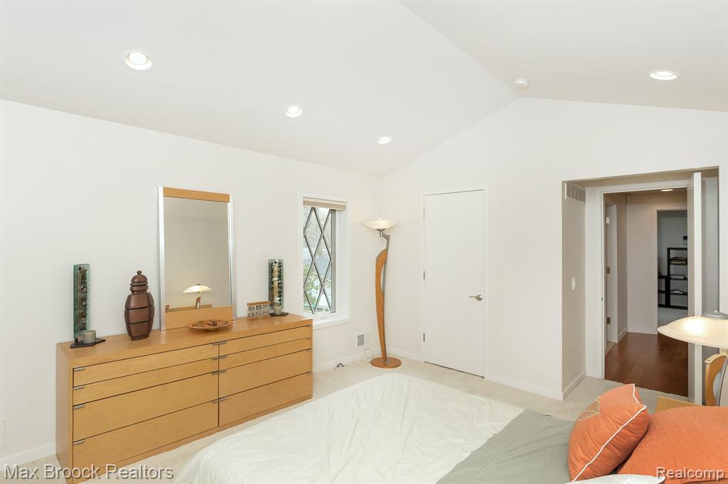 5681 SHORE Drive, Orchard Lake Village, MI 48324 — Photo 40
