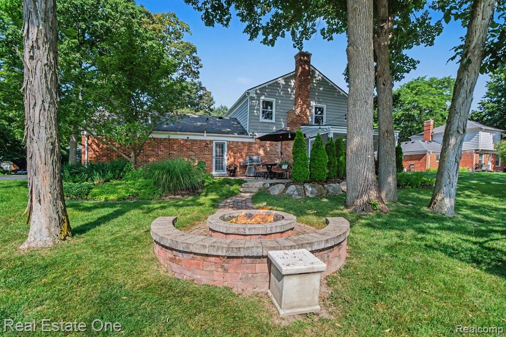 5963 Barnstable Court, West Bloomfield, MI — Photo 33