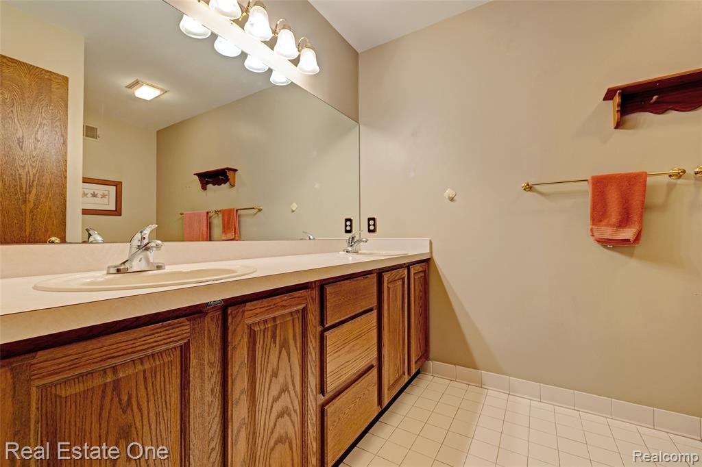 5370 Greenview Drive, Clarkston, MI 48348 — Photo 27