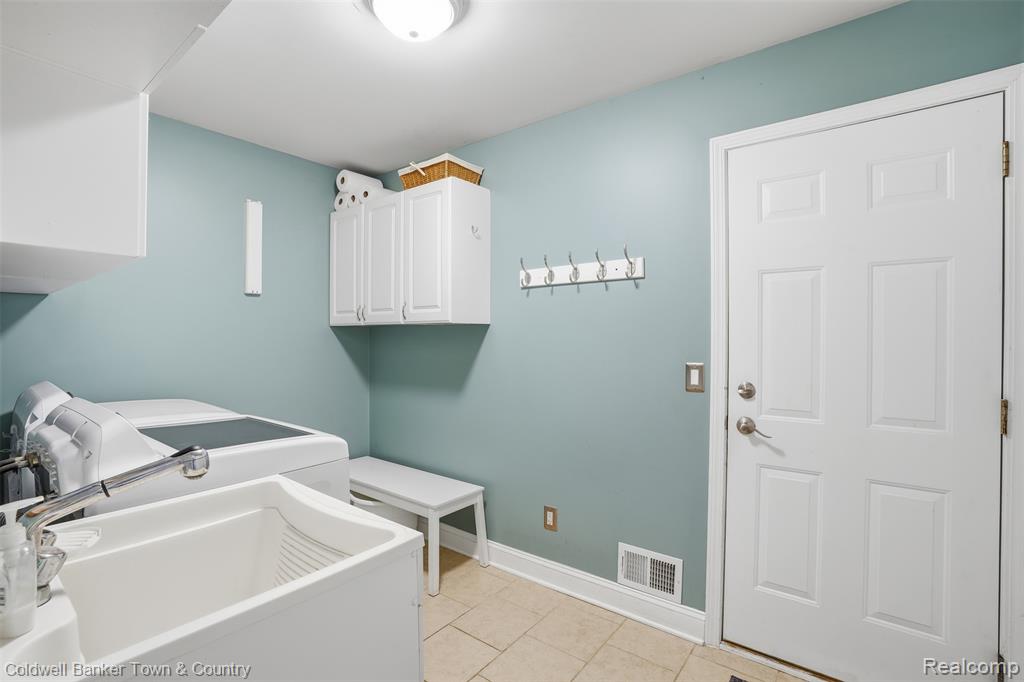 7431 Oceola Farms Court, Howell, MI 48855 — Photo 39