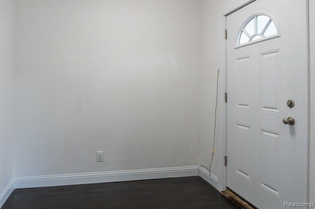 3927 SAINT CLAIR Street, Detroit, MI 48214 — Photo 17