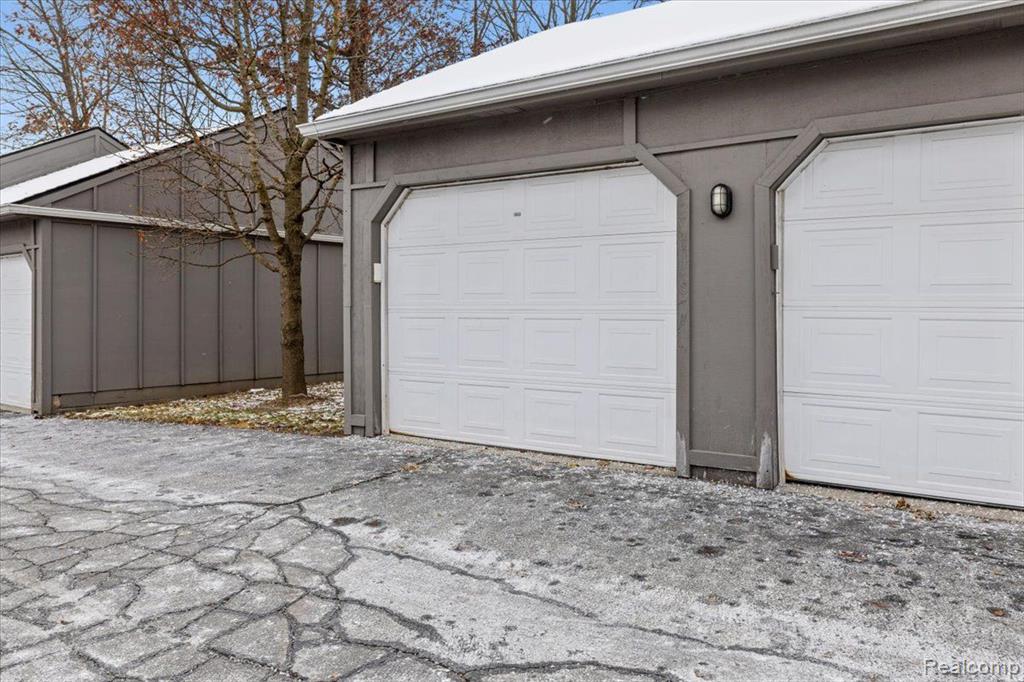 1137 CURZON Court, 101, Howell, MI 48843 — Photo 5