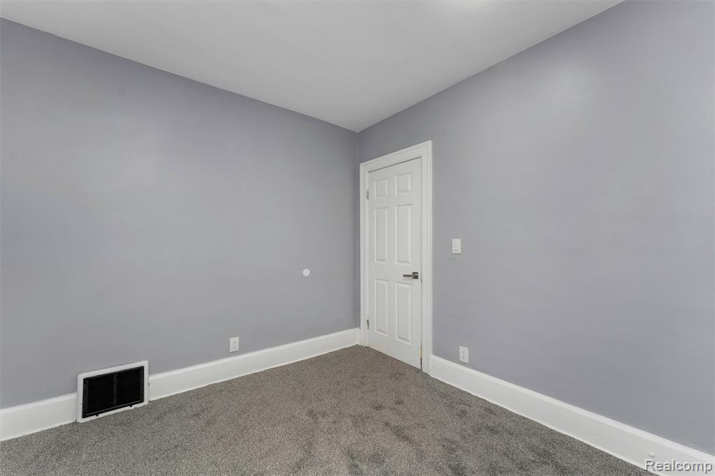 4411 Iroquois Street, Detroit, MI 48214 — Photo 17