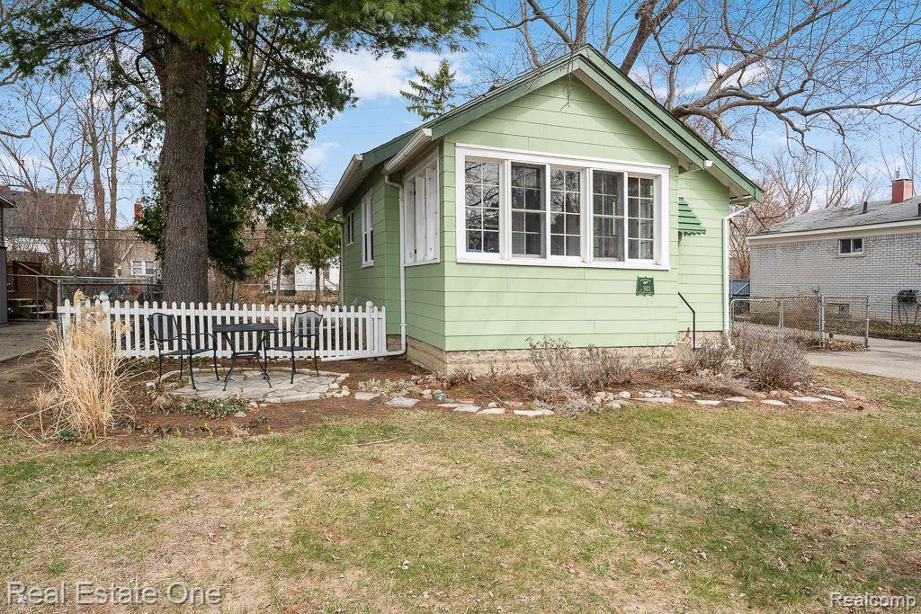 525 ARDMORE Drive, Ferndale, MI 48220 — Photo 2