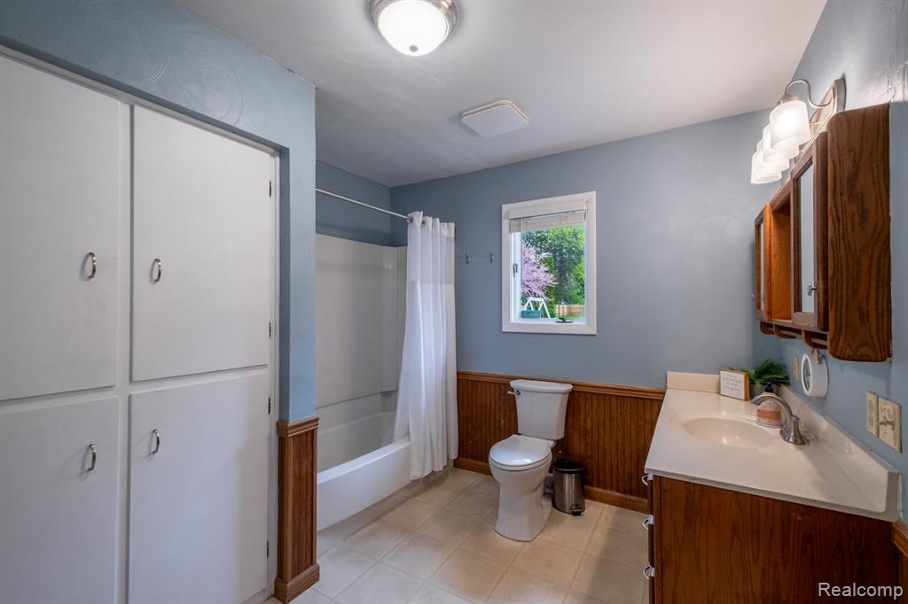 3585 Creekwood Drive, Saginaw, MI 48601 — Photo 15