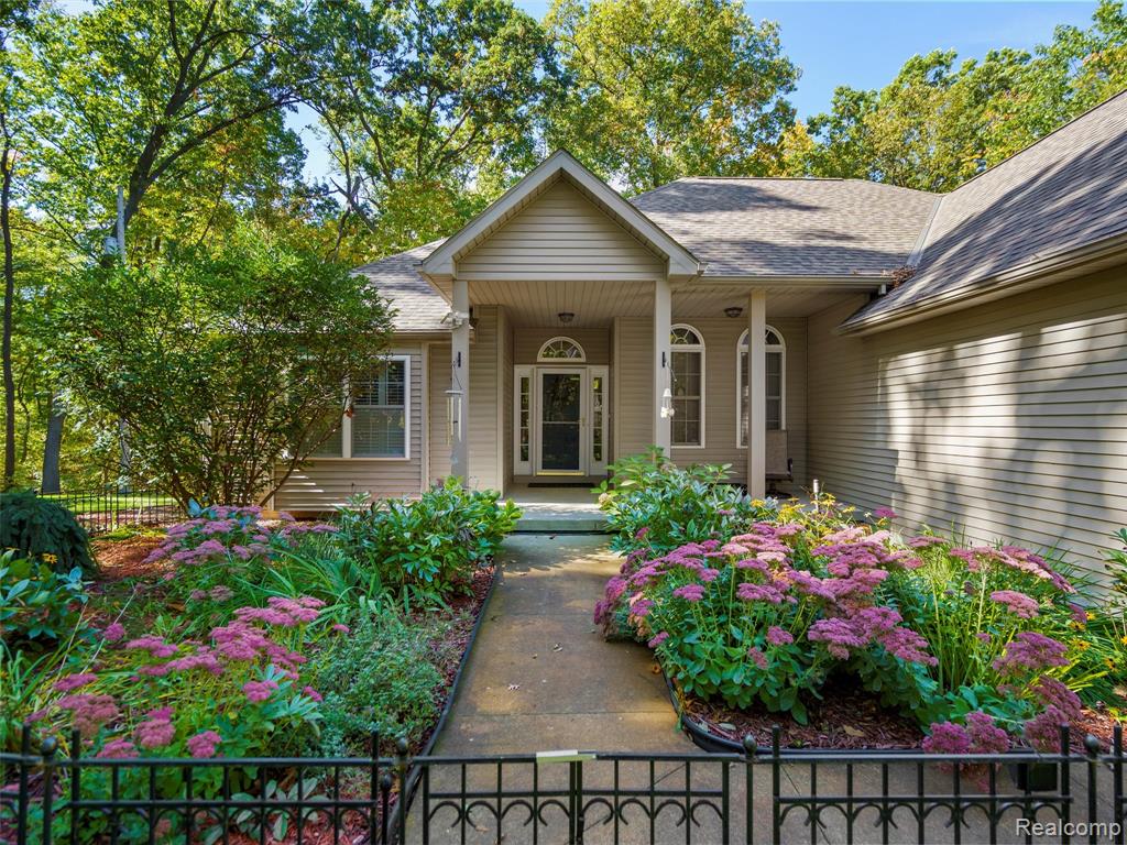 11371 Runyan Lake Road, Fenton, MI 48430 — Photo 2