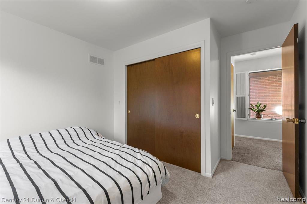 3060 LINDENWOOD Drive, Dearborn, MI 48120 — Photo 26