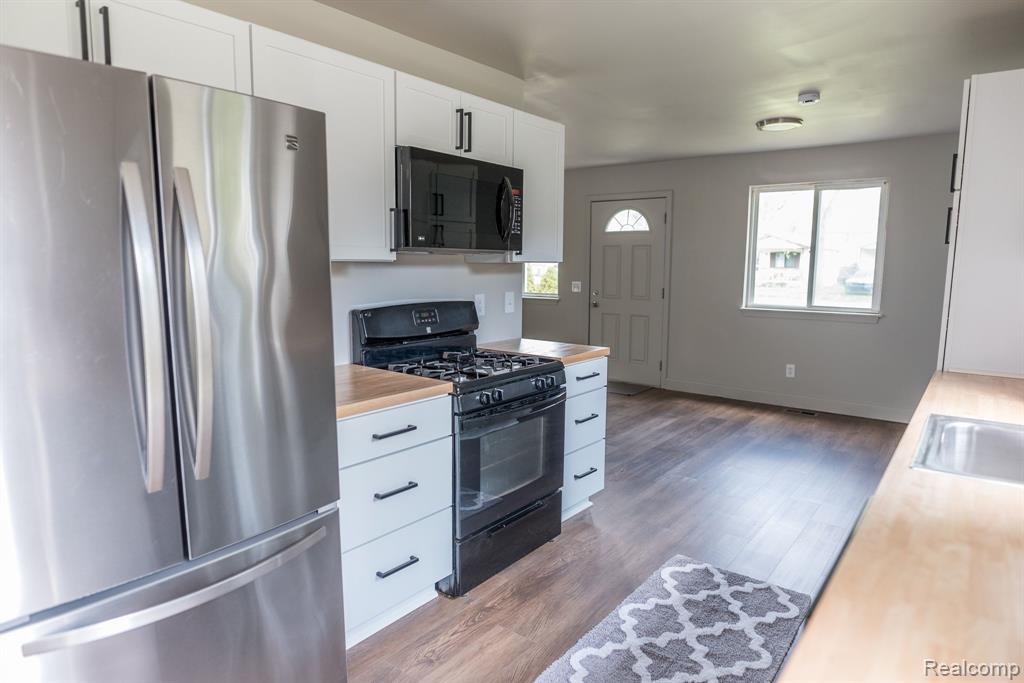 9114 ISLAND Drive, Clay, MI 48001 — Photo 8