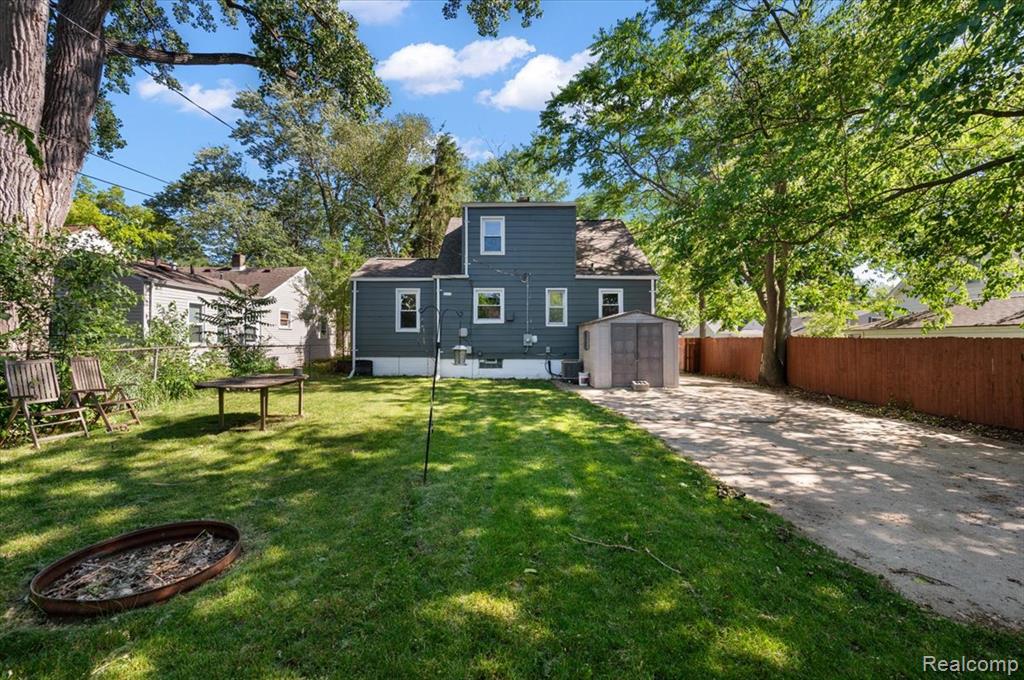 136 W Elza Avenue, Hazel Park, MI 48030 — Photo 35
