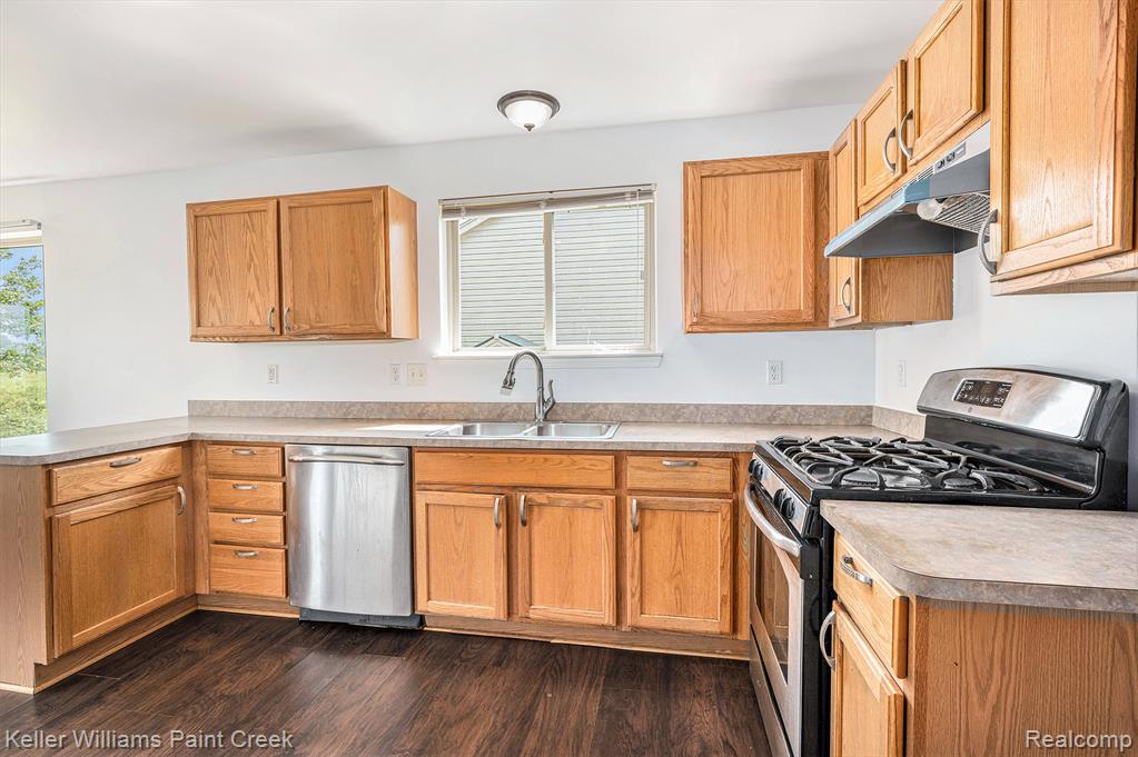 53544 Fox Pointe Drive, New Baltimore, MI 48047 — Photo 11