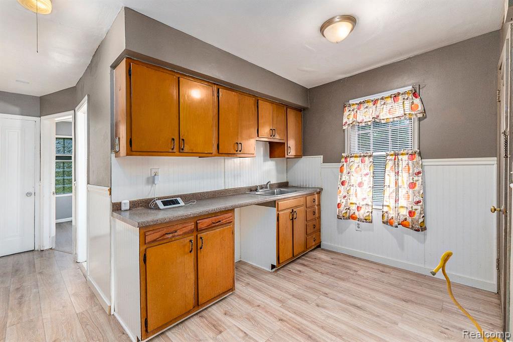 8434 BRACE Street, Detroit, MI 48228 — Photo 6