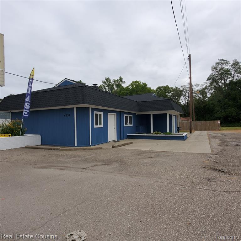 4235 Fenton Road S, Burton, MI 48529 — Photo 4