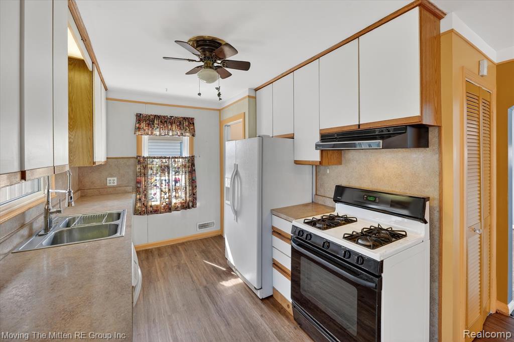 17049 Reno Street, Riverview, MI 48193 — Photo 10