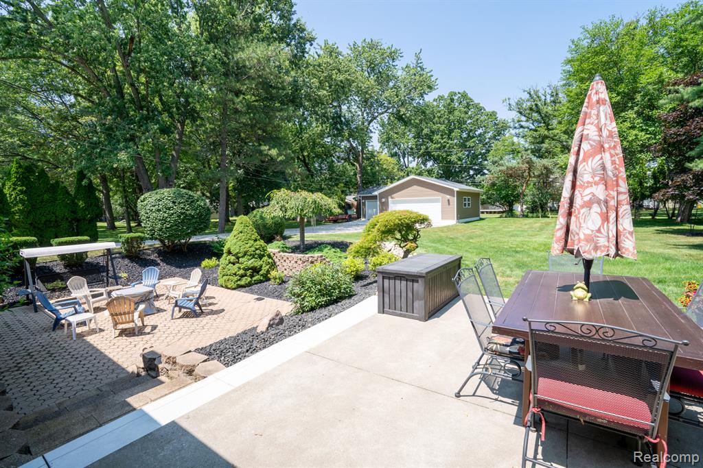 8310 Burning Bush Road, Grosse Ile, MI 48138 — Photo 39