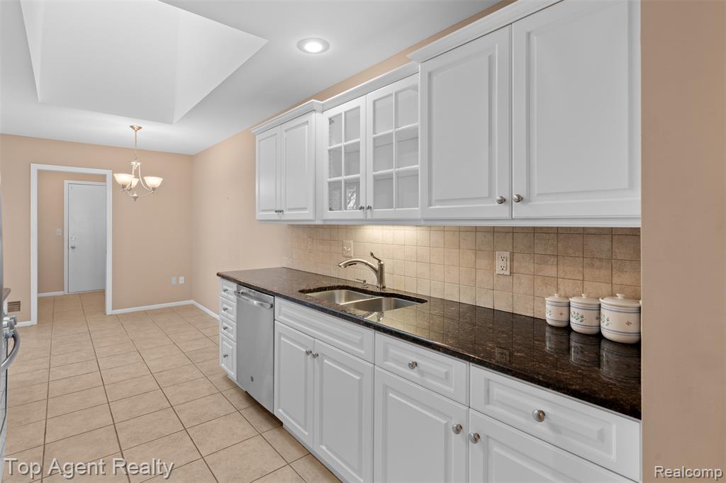 48607 Sutton Bay Court, Shelby Twp, MI 48315 — Photo 7