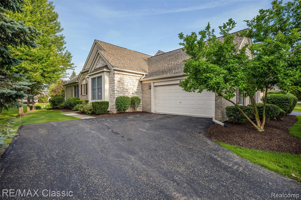 16934 Lochmoor Circle W, Northville, MI 48168 — Photo 2