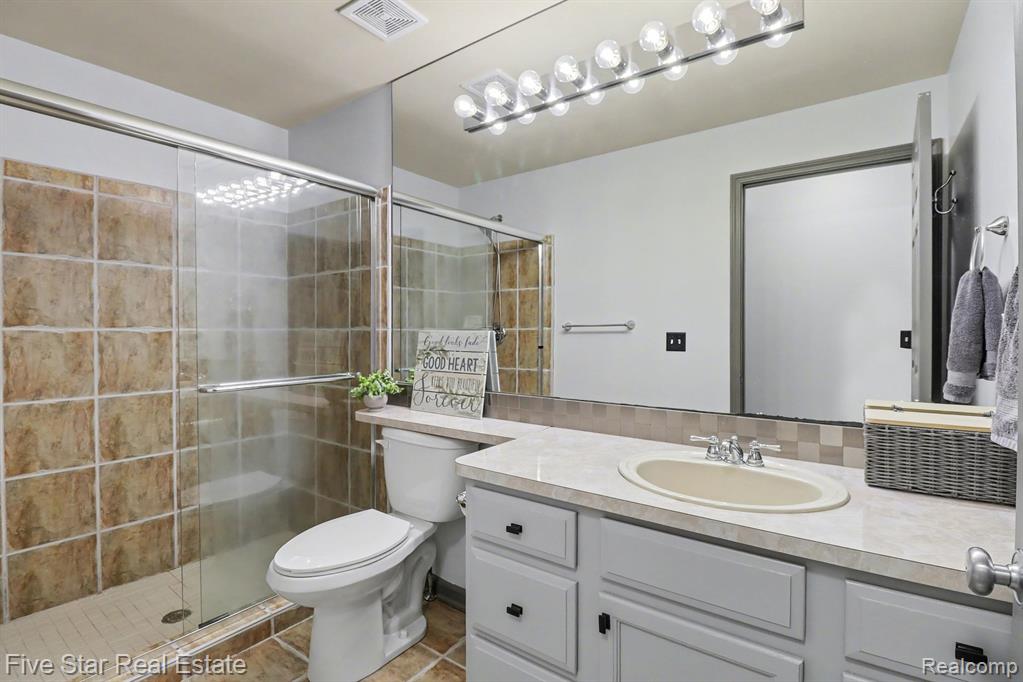 153 S Vista, Auburn Hills, MI 48326 — Photo 19