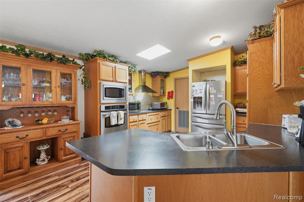11784 Stoneridge Court, South Lyon, MI 48178 — Photo 9