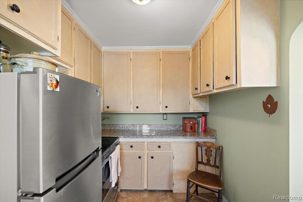 17601 Cambridge Boulevard, Lathrup Village, MI 48076 — Photo 23