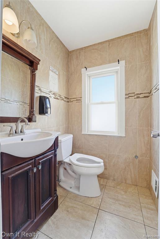 7247 Schaefer Road, Dearborn, MI 48126 — Photo 9