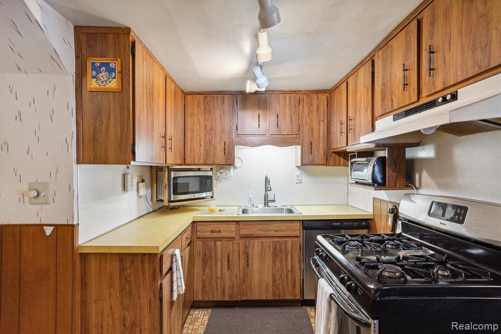 630 RUSKIN Drive, Algonac, MI 48001 — Photo 5