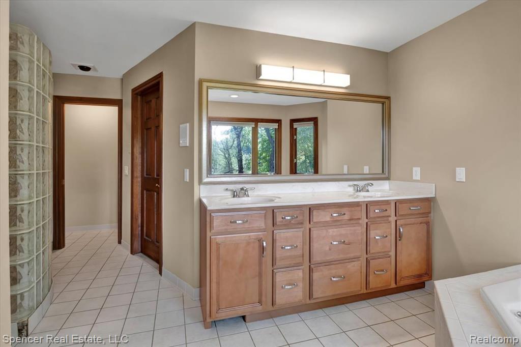10145 Creekwood Trail, Davisburg, MI 48350 — Photo 18