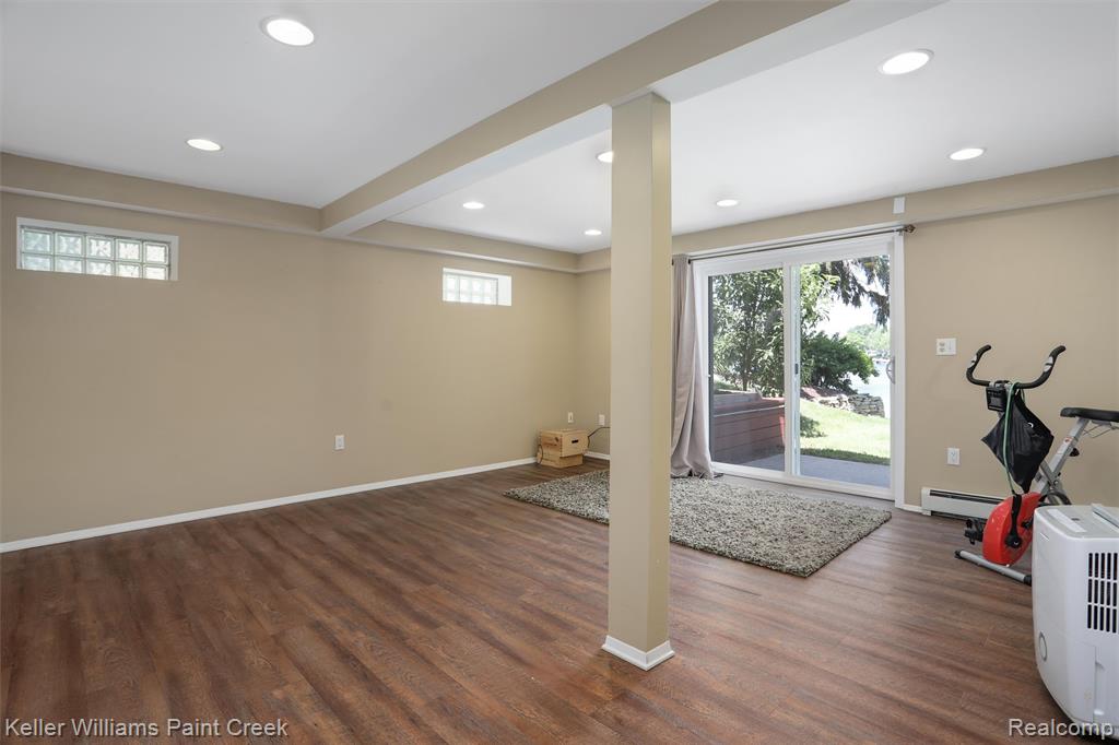 5842 Pleasant Drive, Waterford, MI 48329 — Photo 21