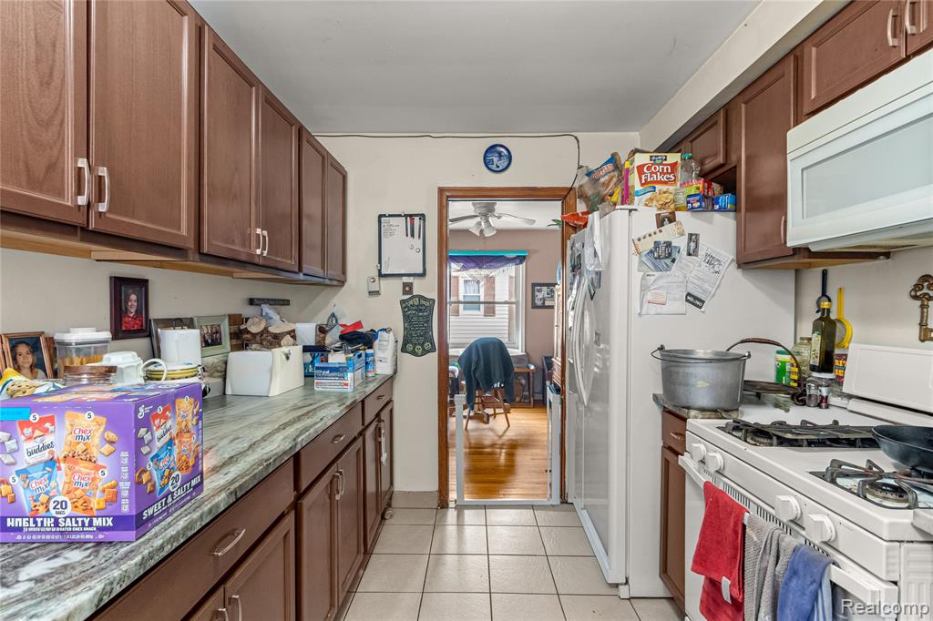 8174 Helen, Center Line, MI 48015 — Photo 10