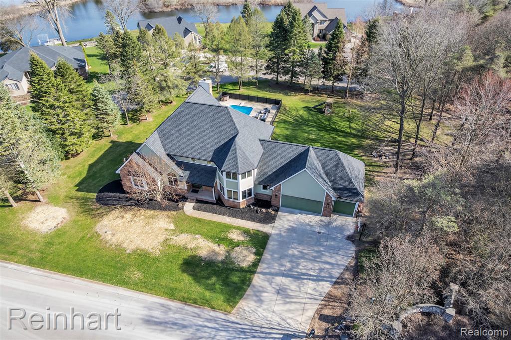 2750 Bayview Drive, Pinckney, MI 48169
