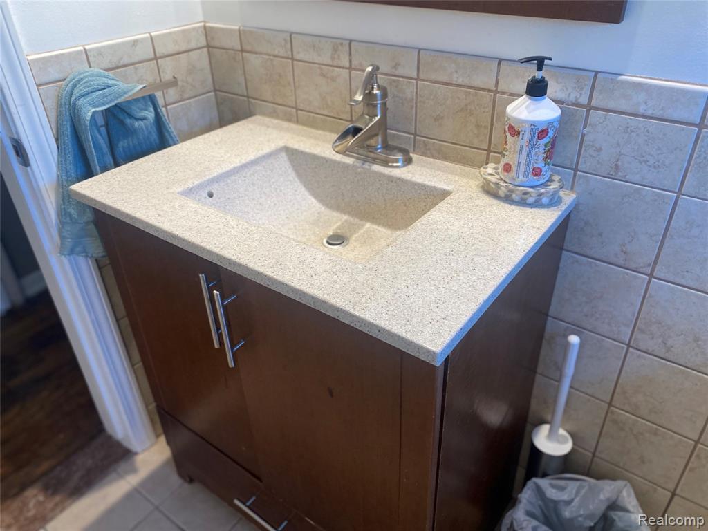 7696 Rosemary Street, Dearborn Heights, MI 48127 — Photo 11
