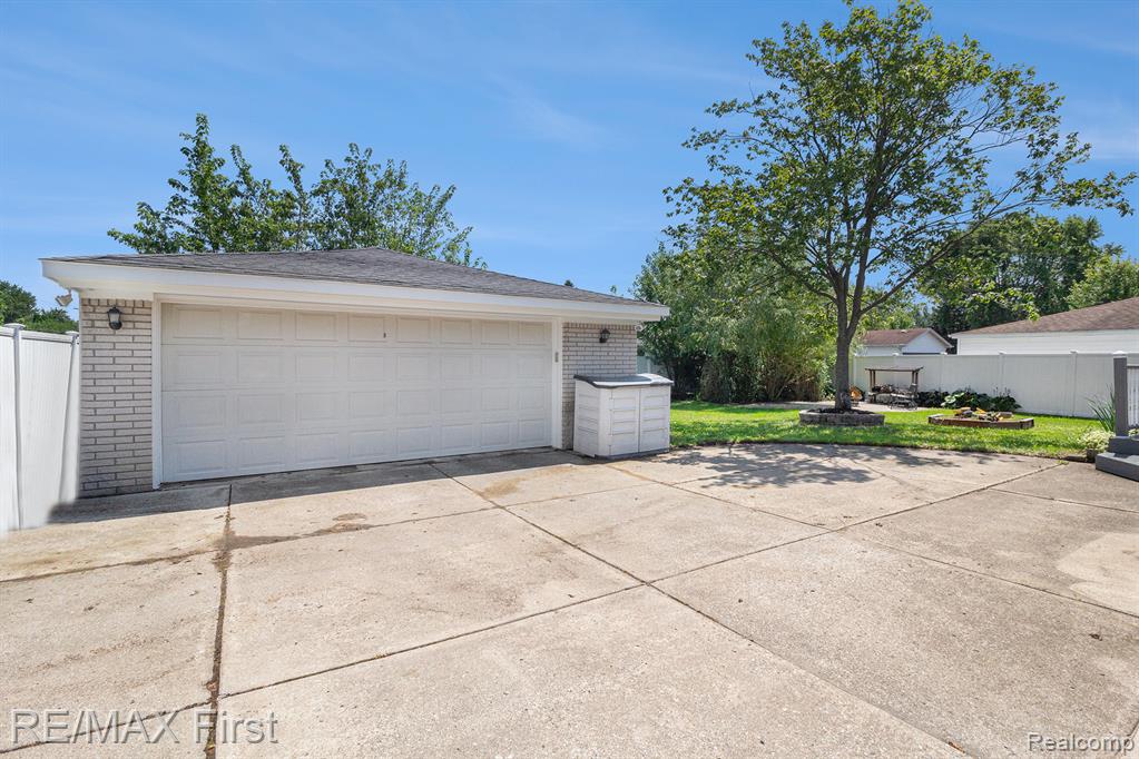 40034 Kristen Drive, Sterling Heights, MI 48310 — Photo 19