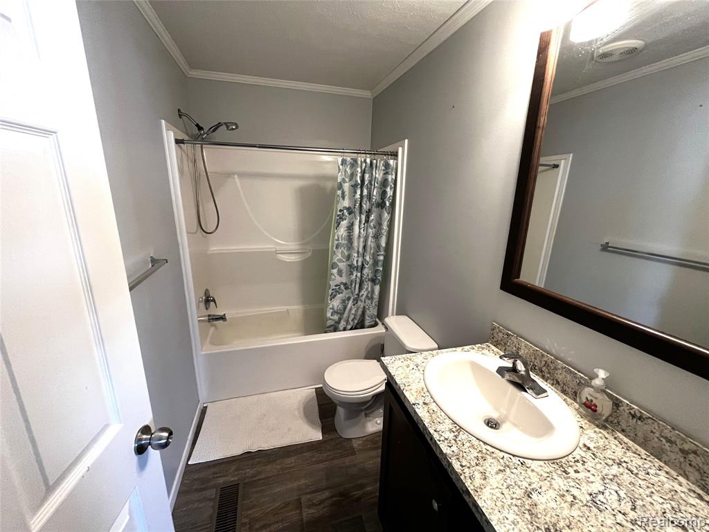 15385 Cartier Drive, Clinton Twp, MI 48038 — Photo 11