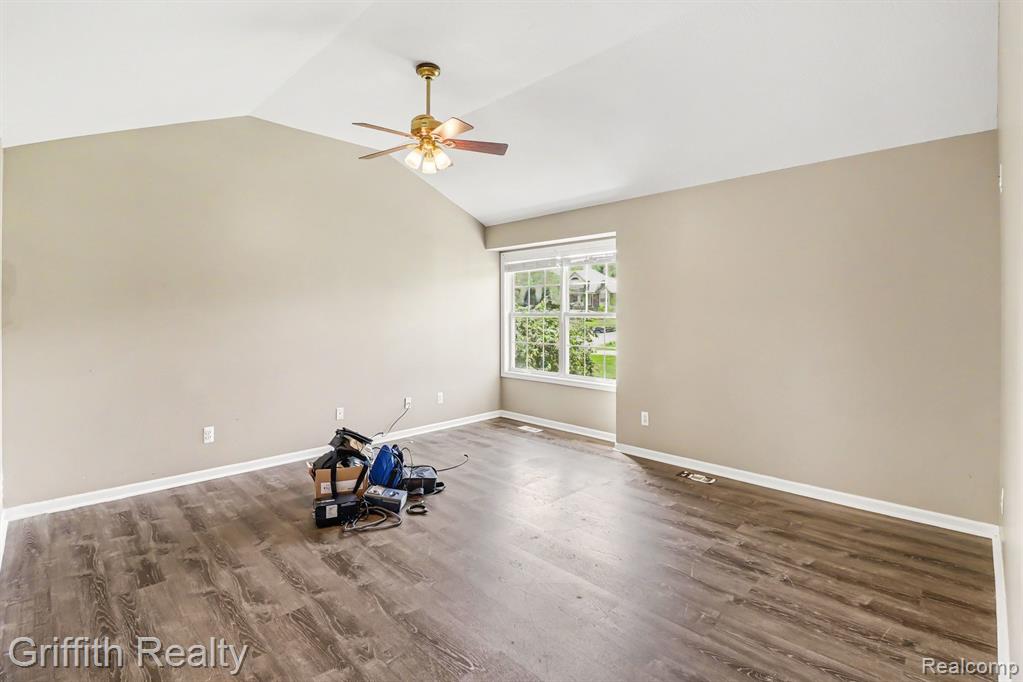 7055 Augustine Court, Fenton, MI 48430 — Photo 10